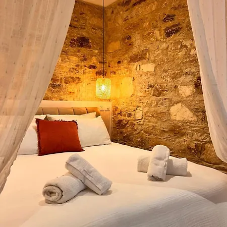 Archontessa - Historic Boutique