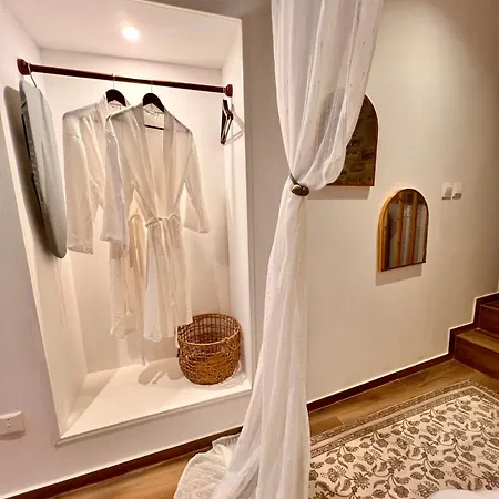 Archontessa - Historic Boutique * פאנו לפקארה